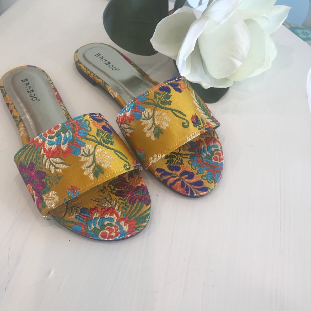 ☕️Golden Slip On Sandals🤩 - Picture 2 of 2